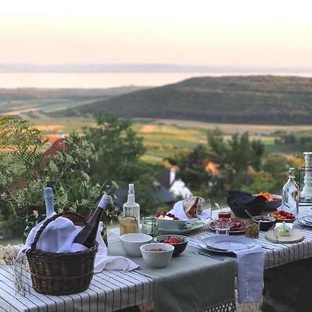 Kis Vulkán Mencshely Esterno foto