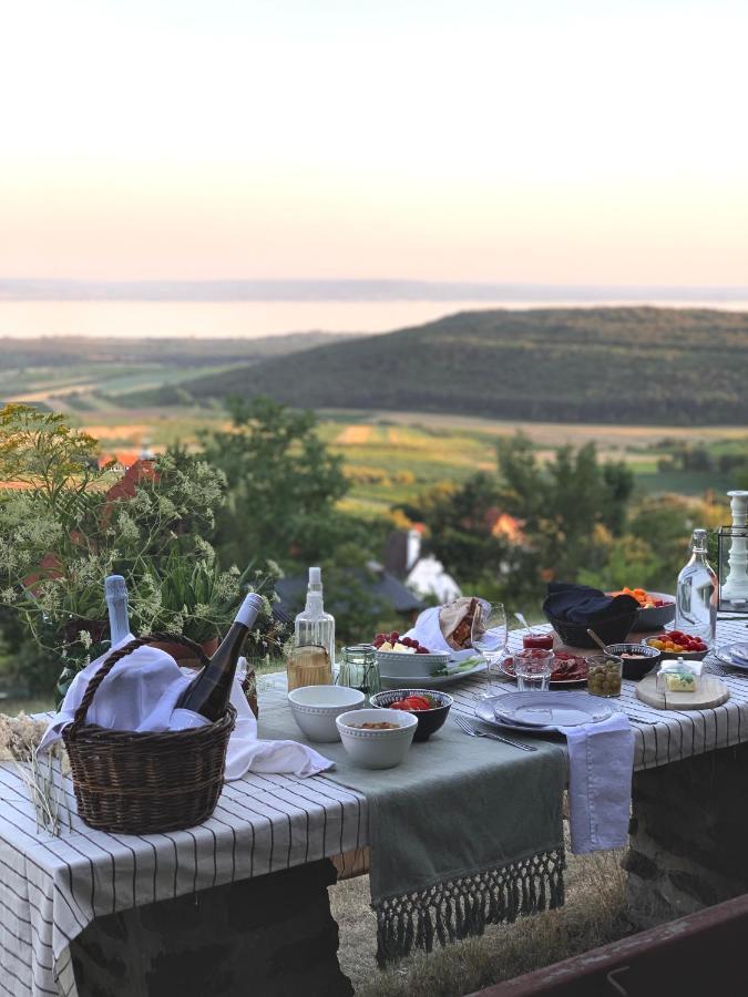 Kis Vulkán Mencshely Esterno foto